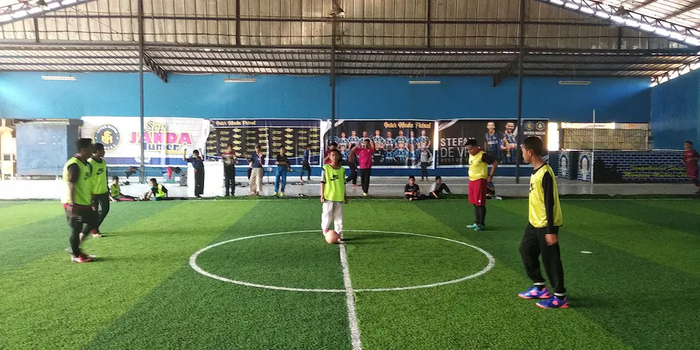 Santri menerima penghargaan kompetisi teknologi